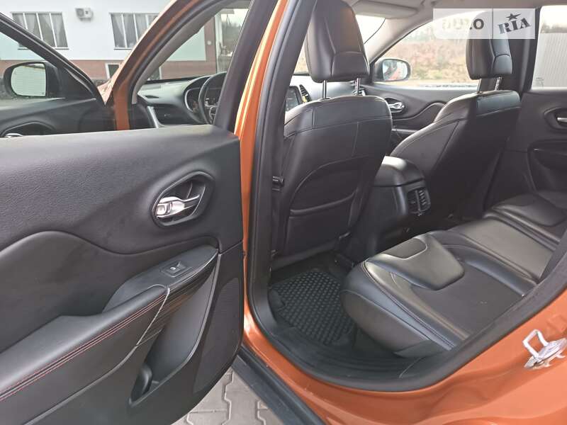 Внедорожник / Кроссовер Jeep Cherokee 2015 в Снятине