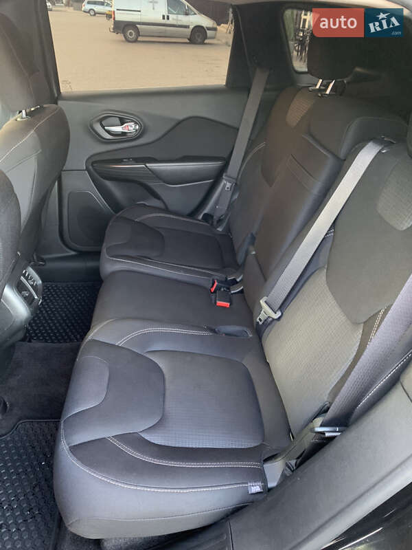 Позашляховик / Кросовер Jeep Cherokee 2015 в Ратному