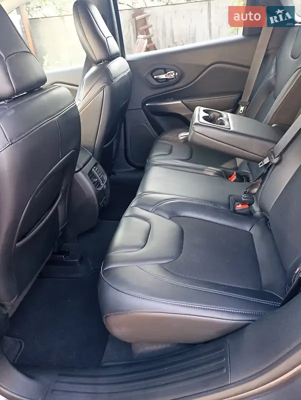 Jeep Cherokee 2019 VIN 1C4PJLLB2LD543146 фото оголошення 19 з 72