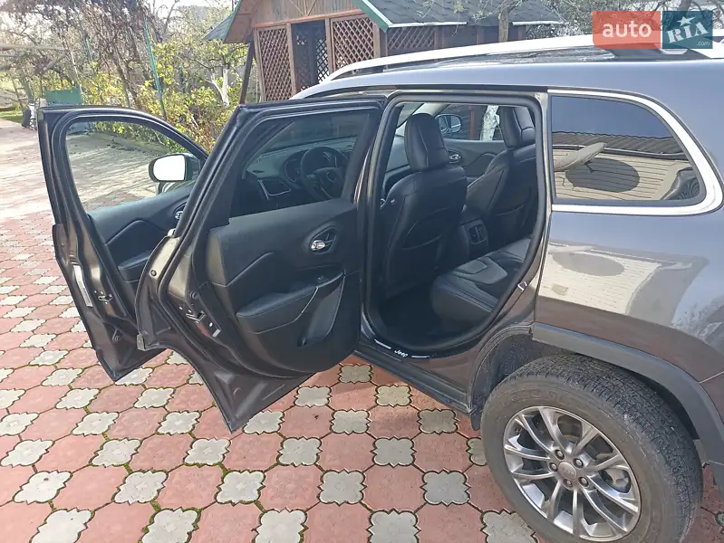 Jeep Cherokee 2019 VIN 1C4PJLLB2LD543146 фото оголошення 6 з 72