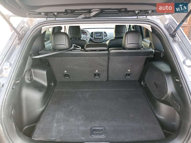 Позашляховик / Кросовер Jeep Cherokee 2019 в Хмільнику