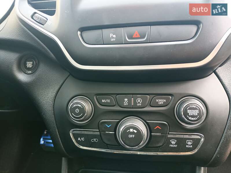Позашляховик / Кросовер Jeep Cherokee 2019 в Хмільнику