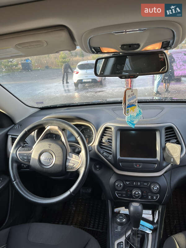 Внедорожник / Кроссовер Jeep Cherokee 2016 в Хмельницком