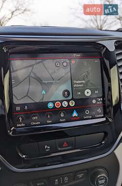 Позашляховик / Кросовер Jeep Cherokee 2019 в 