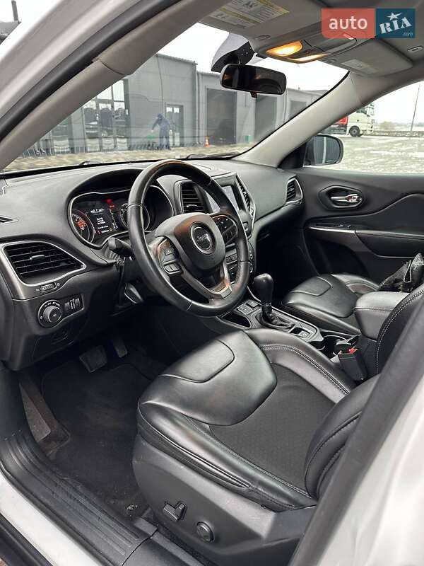 Позашляховик / Кросовер Jeep Cherokee 2018 в Семенівці