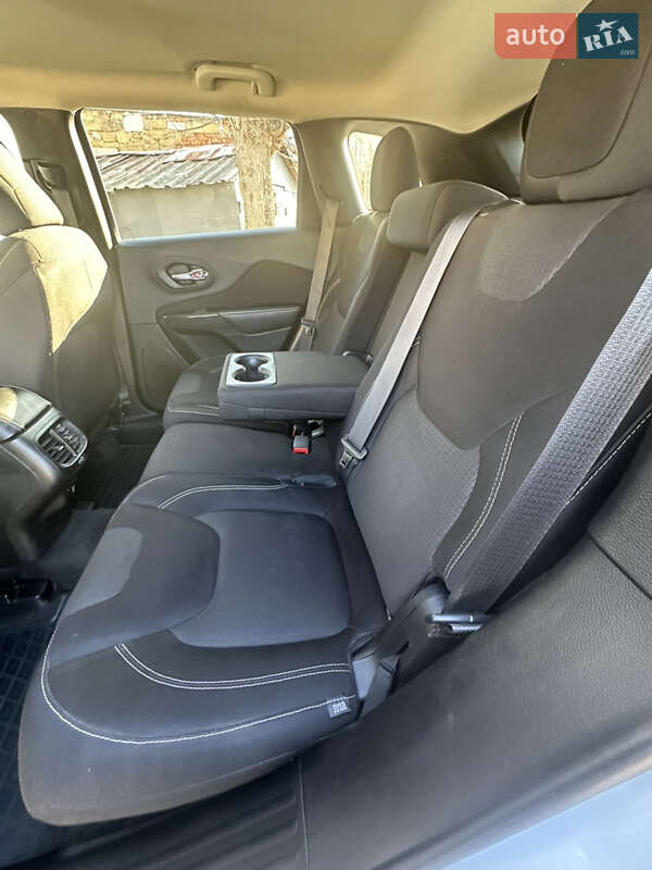 Внедорожник / Кроссовер Jeep Cherokee 2015 в Одессе