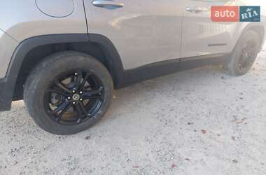 Внедорожник / Кроссовер Jeep Cherokee 2019 в Черкассах
