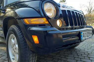 Внедорожник / Кроссовер Jeep Cherokee 2005 в 