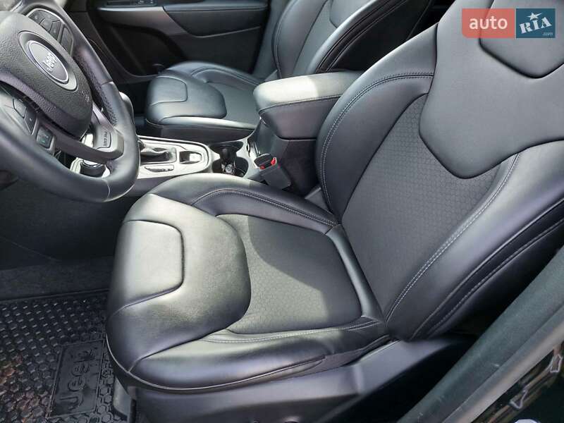 Внедорожник / Кроссовер Jeep Cherokee 2019 в Киеве
