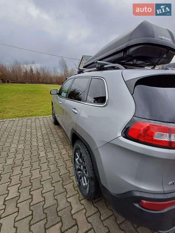Внедорожник / Кроссовер Jeep Cherokee 2015 в Хмельницком