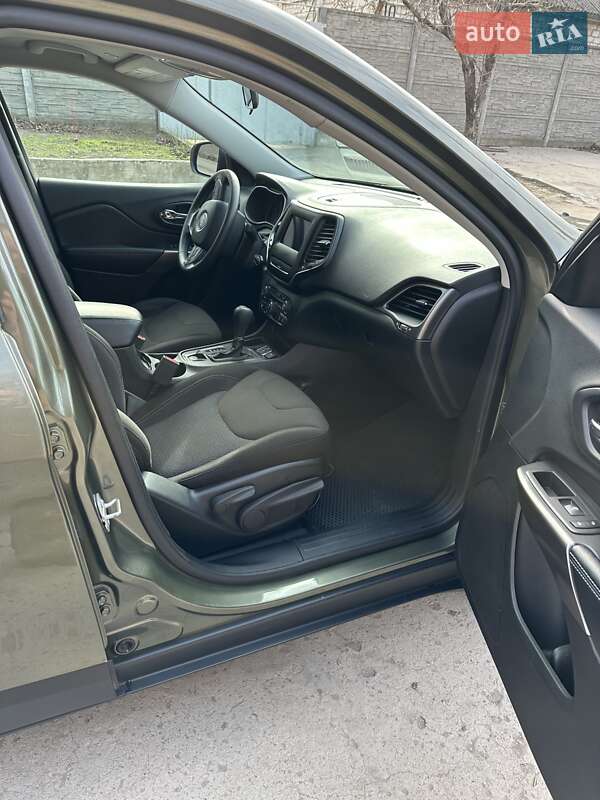 Позашляховик / Кросовер Jeep Cherokee 2018 в Запоріжжі фото 7 Позашляховик / Кросовер Jeep Cherokee 2018 в Запоріжжі