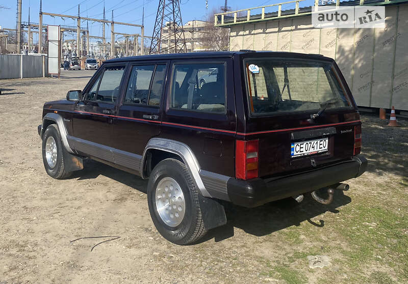 Внедорожник / Кроссовер Jeep Cherokee 1993 в Черновцах