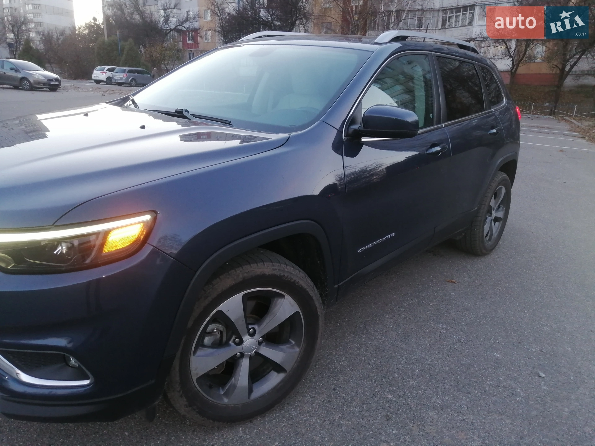 2019 Jeep Cherokee - фото 1