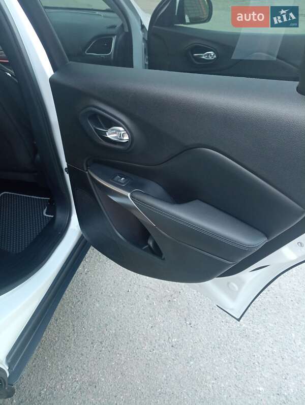 Позашляховик / Кросовер Jeep Cherokee 2020 в Смілі фото 18 Позашляховик / Кросовер Jeep Cherokee 2020 в Смілі