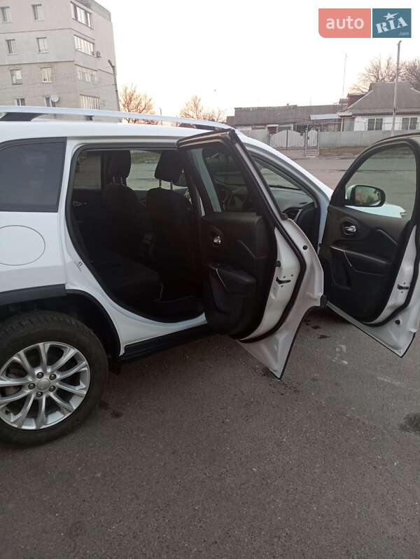 Позашляховик / Кросовер Jeep Cherokee 2020 в Смілі фото 20 Позашляховик / Кросовер Jeep Cherokee 2020 в Смілі