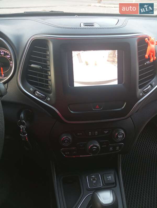 Позашляховик / Кросовер Jeep Cherokee 2020 в Смілі фото 24 Позашляховик / Кросовер Jeep Cherokee 2020 в Смілі