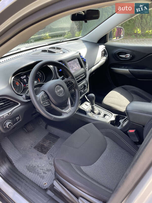 Внедорожник / Кроссовер Jeep Cherokee 2018 в Самборе фото 38 Внедорожник / Кроссовер Jeep Cherokee 2018 в Самборе