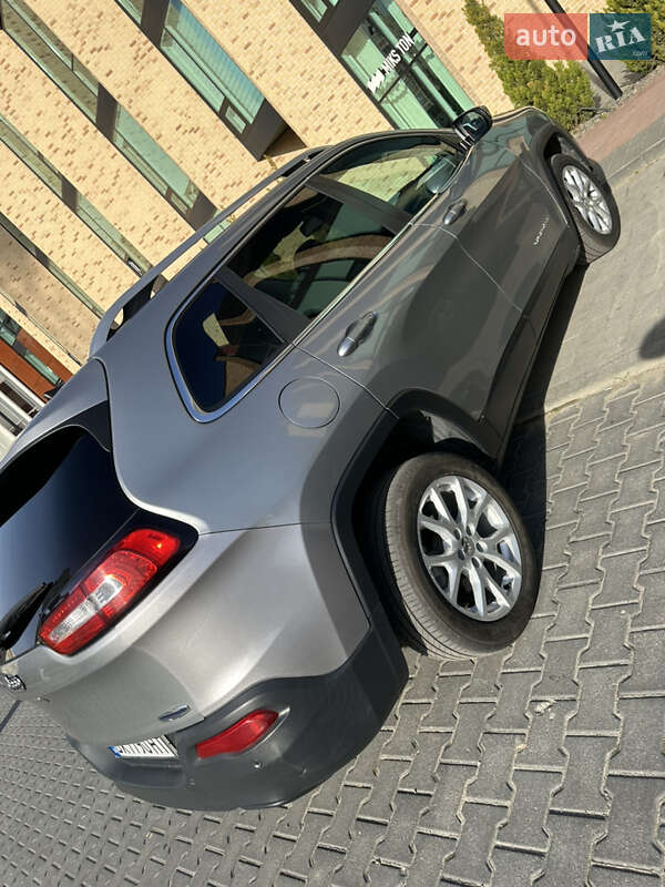 Внедорожник / Кроссовер Jeep Cherokee 2016 в Хмельницком