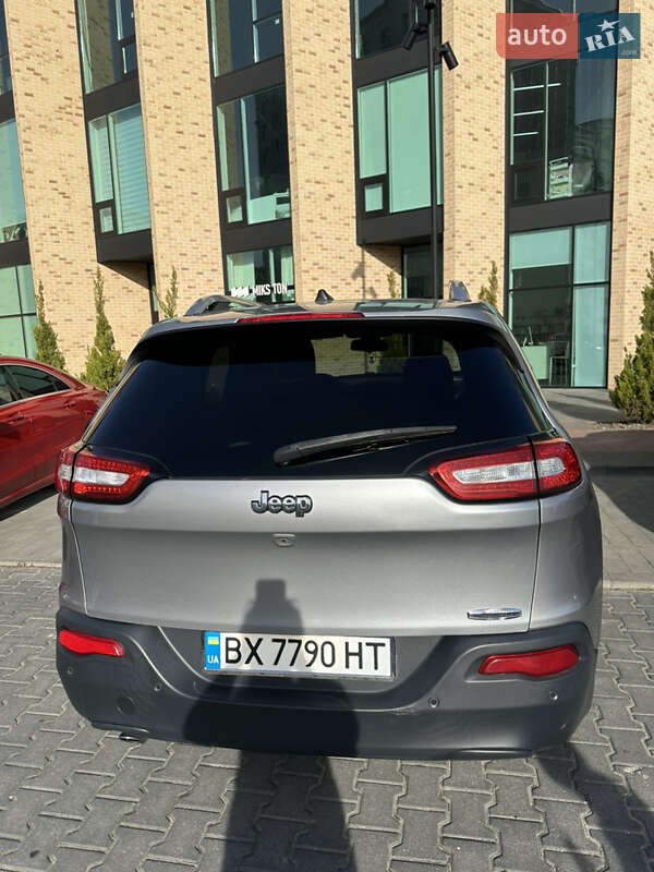 Внедорожник / Кроссовер Jeep Cherokee 2016 в Хмельницком