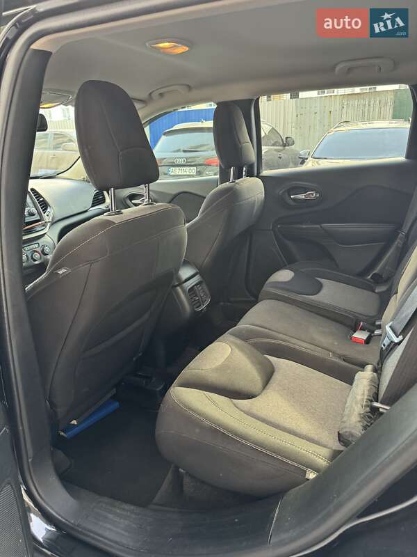 Позашляховик / Кросовер Jeep Cherokee 2016 в Дніпрі фото 4 Позашляховик / Кросовер Jeep Cherokee 2016 в Дніпрі