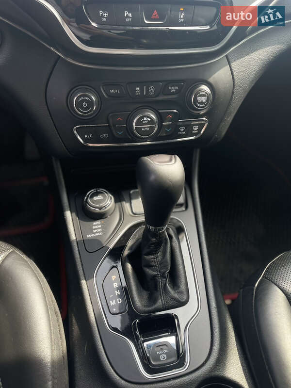 Внедорожник / Кроссовер Jeep Cherokee 2019 в Киеве фото 28 Внедорожник / Кроссовер Jeep Cherokee 2019 в Киеве