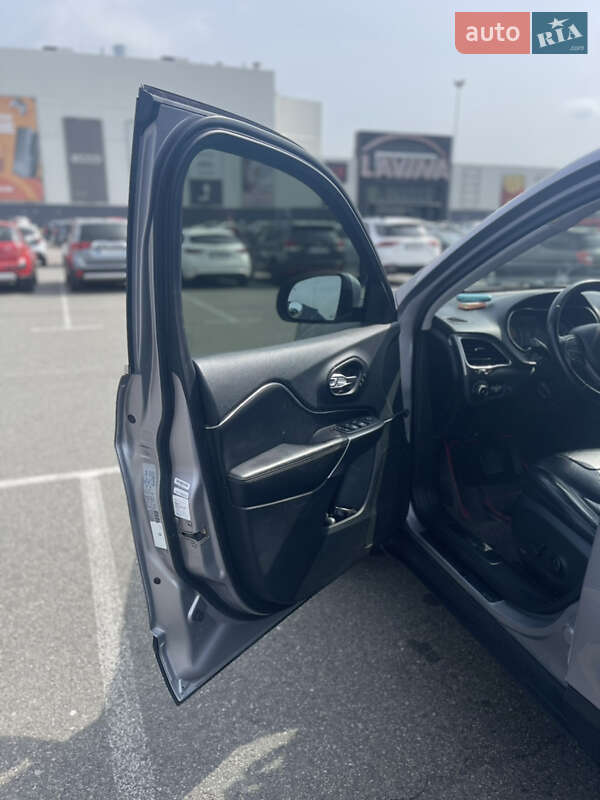 Внедорожник / Кроссовер Jeep Cherokee 2019 в Киеве фото 31 Внедорожник / Кроссовер Jeep Cherokee 2019 в Киеве