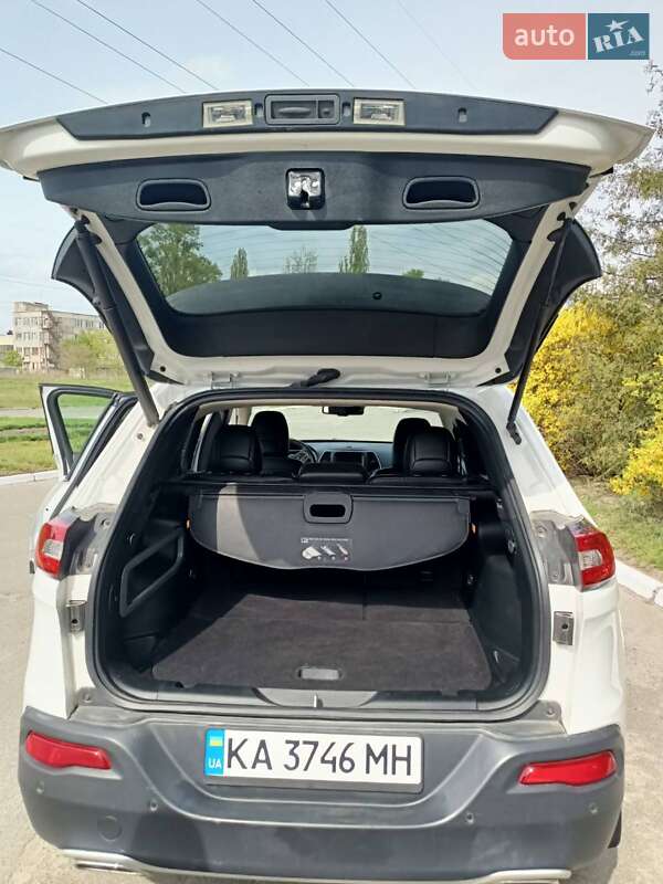 Внедорожник / Кроссовер Jeep Cherokee 2017 в Киеве