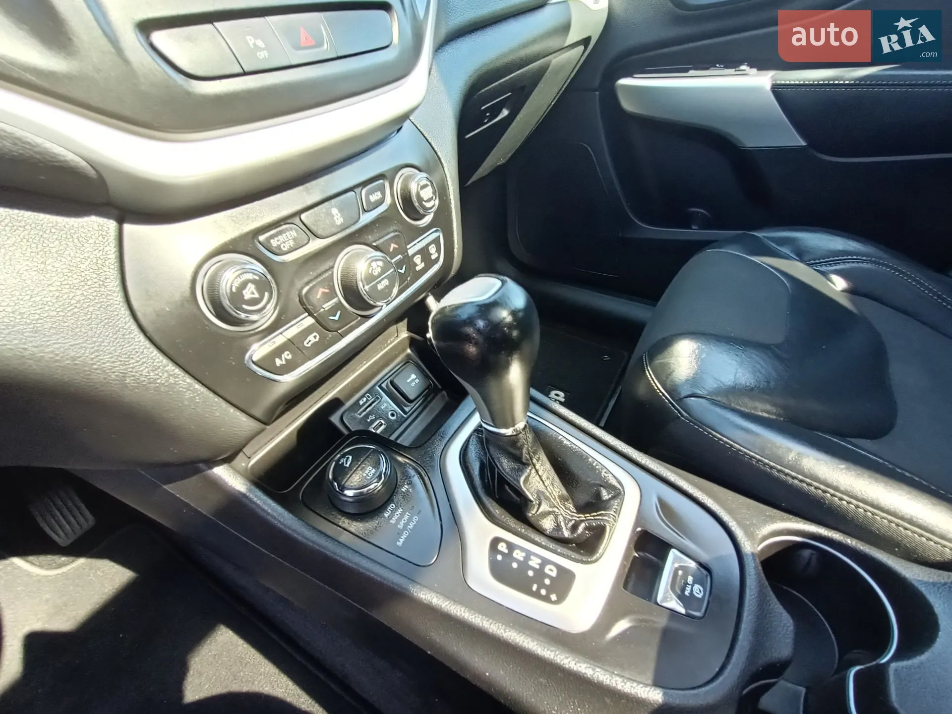 2017 Jeep Cherokee - мініатюра 23