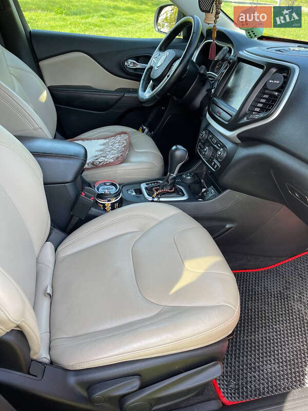 Внедорожник / Кроссовер Jeep Cherokee 2015 в Смеле фото 5 Внедорожник / Кроссовер Jeep Cherokee 2015 в Смеле