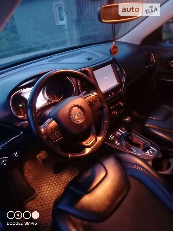 Позашляховик / Кросовер Jeep Cherokee 2020 в Рахові