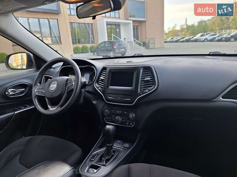 Внедорожник / Кроссовер Jeep Cherokee 2018 в Черновцах