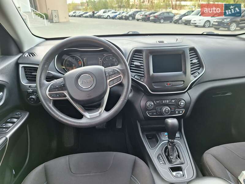 Внедорожник / Кроссовер Jeep Cherokee 2018 в Черновцах