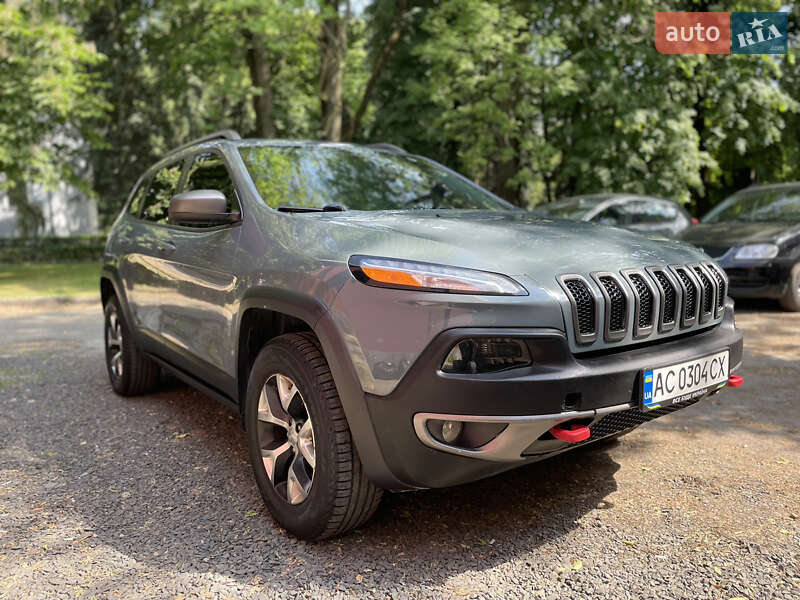 Позашляховик / Кросовер Jeep Cherokee 2015 в Нововолинську