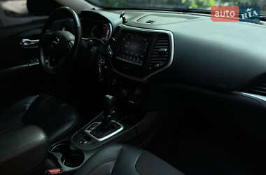 Внедорожник / Кроссовер Jeep Cherokee 2015 в Нововолынске