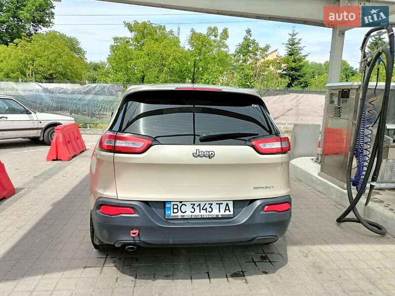 Позашляховик / Кросовер Jeep Cherokee 2015 в Львові