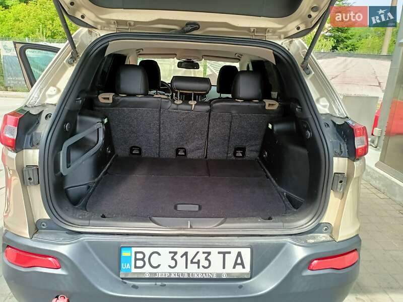 Позашляховик / Кросовер Jeep Cherokee 2015 в Львові