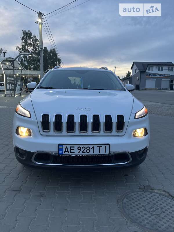 Внедорожник / Кроссовер Jeep Cherokee 2016 в Черновцах