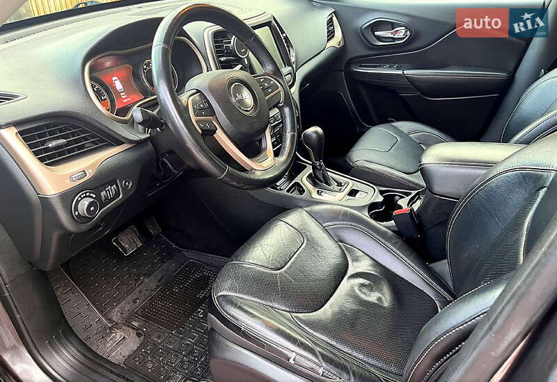 Внедорожник / Кроссовер Jeep Cherokee 2014 в Киеве