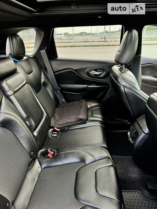 Внедорожник / Кроссовер Jeep Cherokee 2018 в Львове