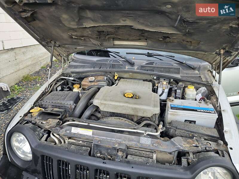 Внедорожник / Кроссовер Jeep Cherokee 2003 в Сваляве