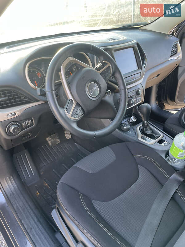 Позашляховик / Кросовер Jeep Cherokee 2016 в Володарці