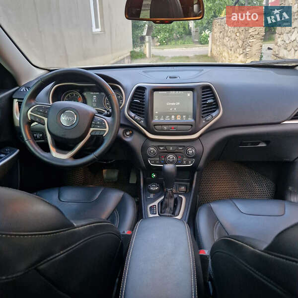 Внедорожник / Кроссовер Jeep Cherokee 2017 в Остроге