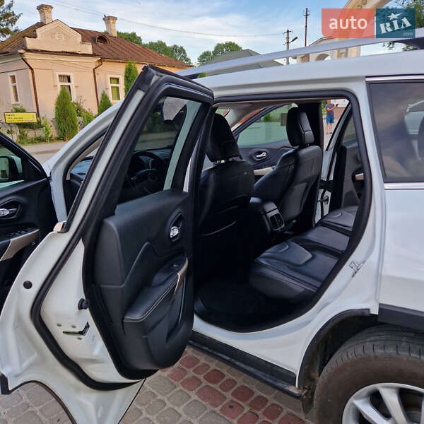 Внедорожник / Кроссовер Jeep Cherokee 2017 в Остроге