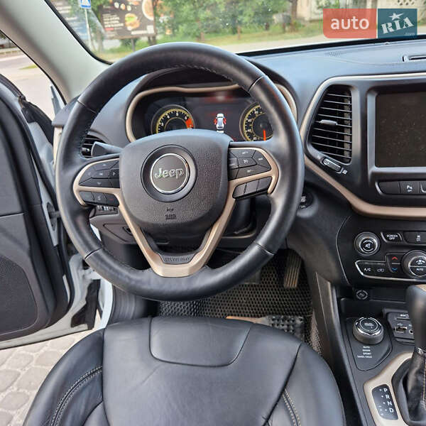 Внедорожник / Кроссовер Jeep Cherokee 2017 в Остроге