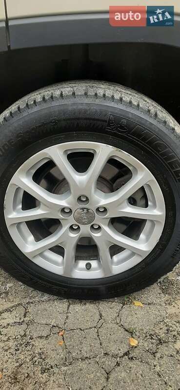 Позашляховик / Кросовер Jeep Cherokee 2015 в Києві