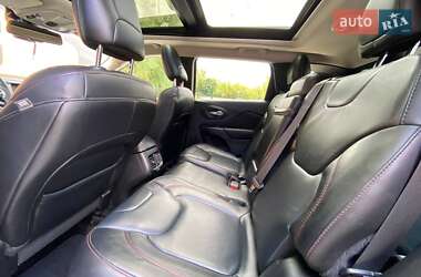 Внедорожник / Кроссовер Jeep Cherokee 2014 в 
