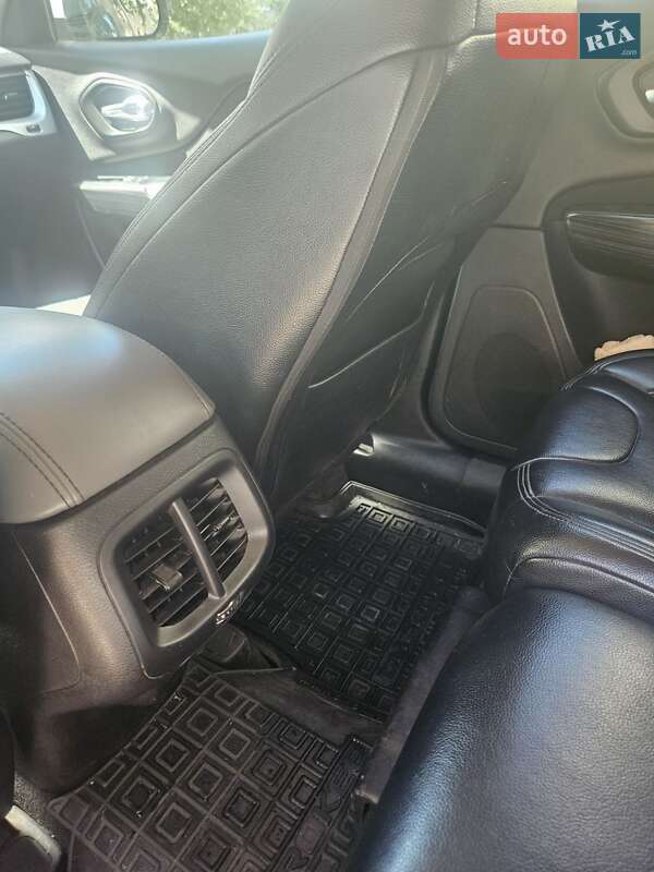 Внедорожник / Кроссовер Jeep Cherokee 2014 в Запорожье