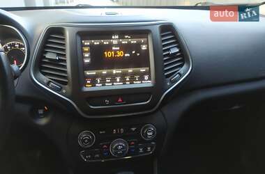 Внедорожник / Кроссовер Jeep Cherokee 2019 в 