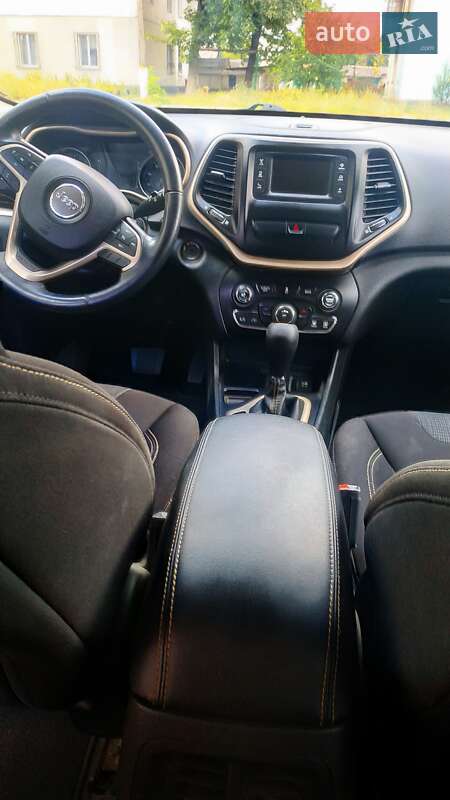 Позашляховик / Кросовер Jeep Cherokee 2016 в Добропіллі