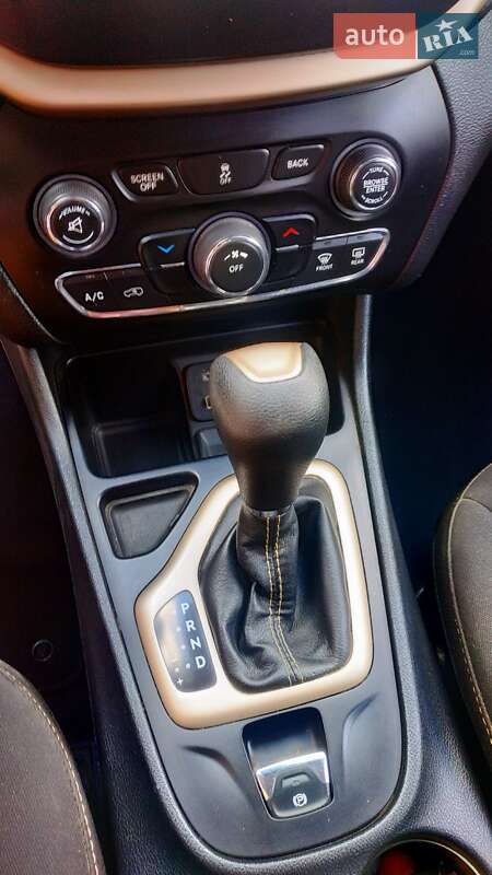 Позашляховик / Кросовер Jeep Cherokee 2016 в Добропіллі